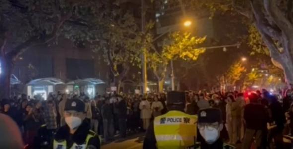 "Кінець ковідному локдауну!": гнів охопив усі куточки Китаю, мільйони людей вийшли на протести (фото, відео)