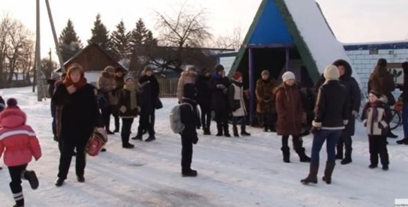 Освітня реформа на Житомирщині: діти місяць без навчання, бо немає шкільного автобуса (відео)