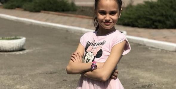 ​Похорон Даші Лук'яненко: дівчинку ховають у закритій білій труні (фото, відео)