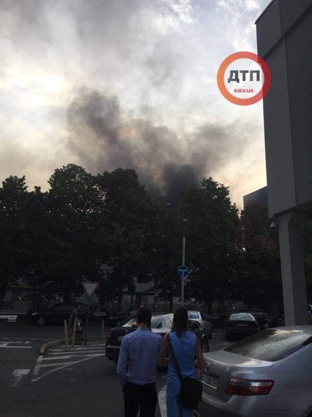 В Києві горів завод "Маяк"