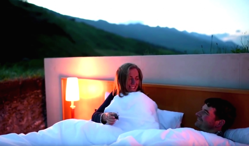 Готель пропонує панорамний вид гір і зоряне нічне небо. Вся Швейцарія стає готелем.