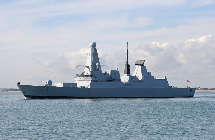 Ракетний есмінець королівського військово-морського флоту Великої Британії HMS Defender