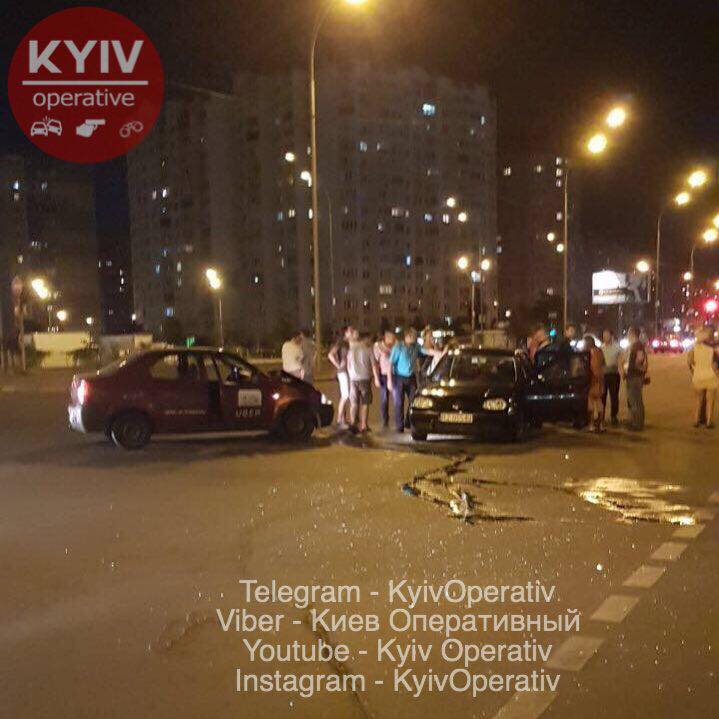 У Києві таксі потрапило в ДТП