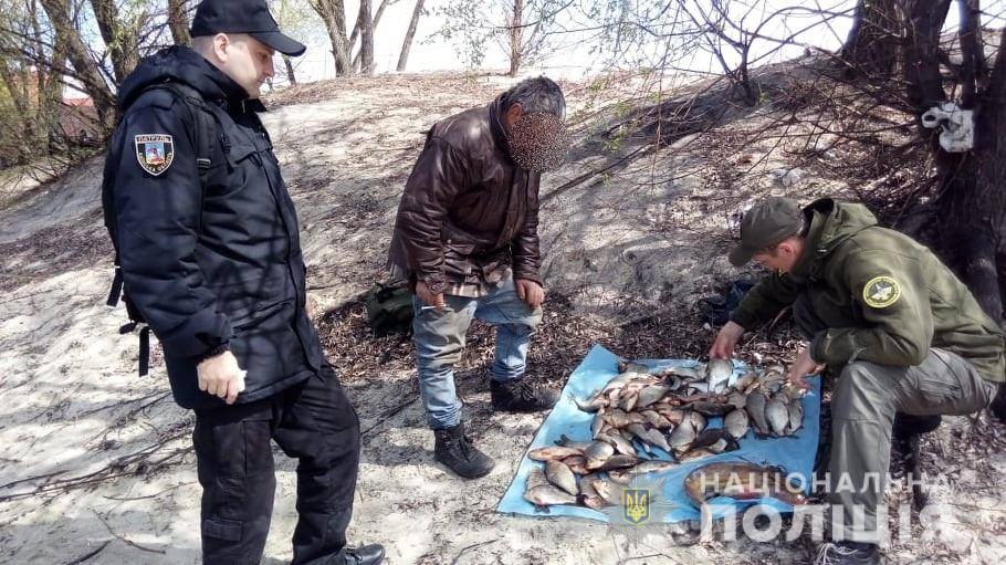 На Київщині браконьєри ловлять рибу в нерест