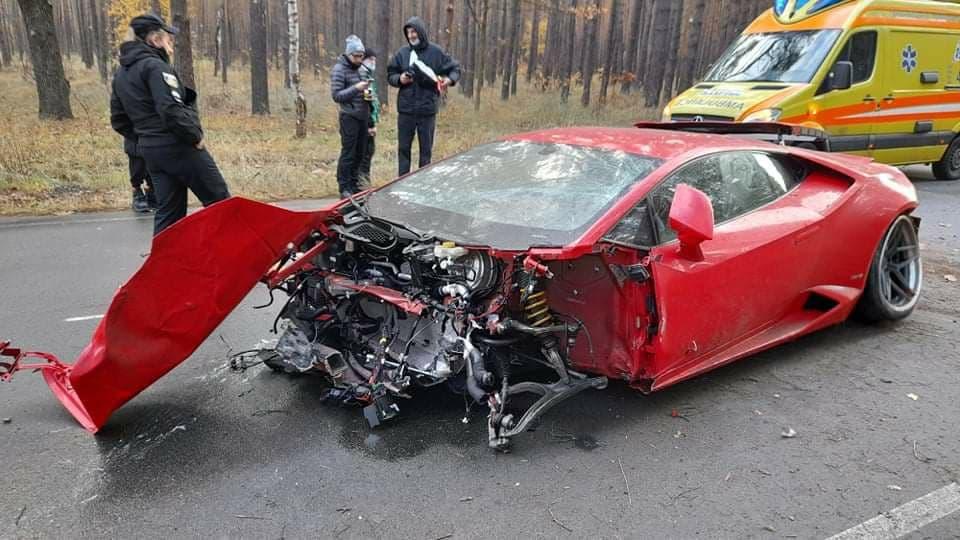 Під Києвом розбився гоночний автомобіль Lamborghini