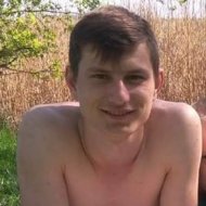 Рідні більше тижня шукають молодого хлопця, який зник по дорозі на навчання (фото)