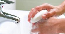 Не торкатися обличчя і мити руки, щоб не захворіти коронавірусом: як робити це правильно? 