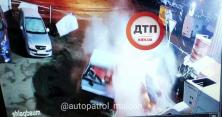 Влетів в огорожу і спалахнув: у Києві п'яний водій Хюндай влаштував жахливу ДТП (відео)