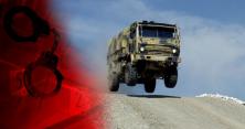 Військова вантажівка переїхала жінку п'ятьма колесами (відео)