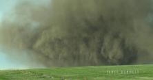 Народження і смерть потужного торнадо в США (відео)
