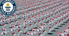 Тисяча роботів синхронно станцювали в Китаї