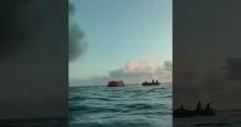 Титанік 2.0 в Індонезії: повністю згорів пором зі 195 людьми на борту (відео)