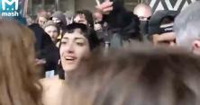 У Каталонії підпільну новорічну вечірку поліція штурмувала бульдозером (відео) 