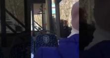 В Одесі через карантин люди бьються за місце в транспорті (відео)