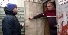 Автовласник звинувачує поліцію: у Києві під камерами з автостоянки з охоронцем, викрали машину (відео)