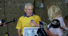 У світі такого ще не було: 80-річний українець-скелелаз встановив новий рекорд (відео)