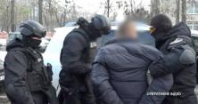 Поліцейські, які виїхали на виклик, пограбували квартиру у столиці (відео)