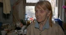 Через неякісну проводку подружжя пенсіонерів живе у зруйнованому будинку (відео)