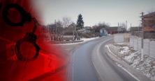 Аномальна зона у селі під Києвом: автомобілі постійно таранять людські паркани (відео)