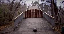 "Міст кохання" облюбували самогубці: у Черкасах молодий хлопець наклав на себе руки (відео)