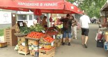 На столичному ринку через парасольку ледь не загинула жінка (відео)
