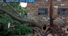 Пошкодив будинки: під Херсоном пронісся потужний смерч (відео)