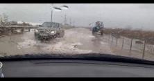 Падають білборди і плавають машини: в Криму лютує потужний шторм (відео)