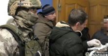 На Миколаївщині серійні грабіжники зі зброєю нападали на установи (відео)