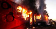 Робітники "Укрзалізниці" згоріли у вагоні, який спалахнув наче смолоскип (відео)