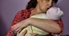 Переселенка з Донеччини народила дитину у 50 років (відео)