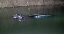 Під Києвом авто з дитиною впало в річку (відео) 