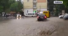 В Ялті стихійне лихо: місто потонуло в аномальних зливах слідом за Керчю (відео)