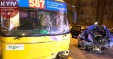 У Києві п'яний водій на швидкості влетів у маршрутку, багато постраждалих (відео) 