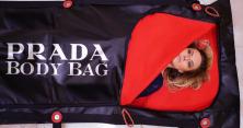 Коміки зняли незвичний пародійний ролик про бренд Prada