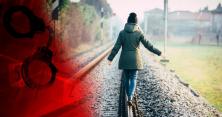 Скоротила шлях, пролізши під потягом: 17-річна дівчина дивом вижила (відео)
