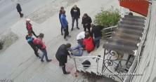 Вбивство хлопця потрапило на камеру спостереження у Запоріжжі (відео)