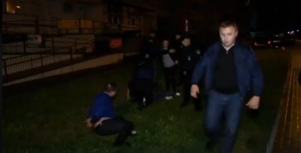 П'яні мажори, які повертались із ресторану, побили журналістку «Надзвичайних новин» (відео)