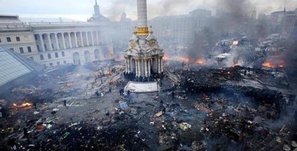 Хто несе квіти на Майдан, Або що тепер українці думають про революцію