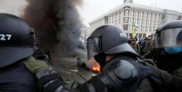 Податковий Майдан: мітингарі не збираються розходитись і нагадали владі 2014 рік (фото, відео)