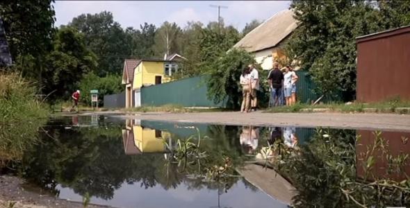 ​Вулицями Києва течуть фекальні ріки (відео)