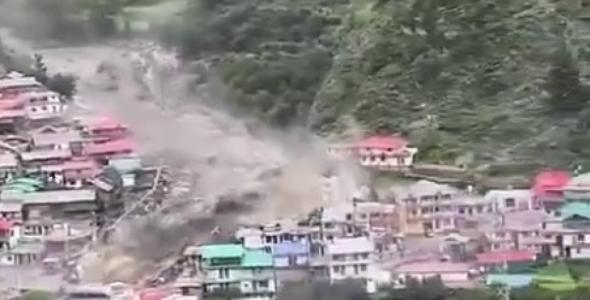 В Індії – справжній апокаліпсис: повінь змила ціле село, на відео чути крики людей