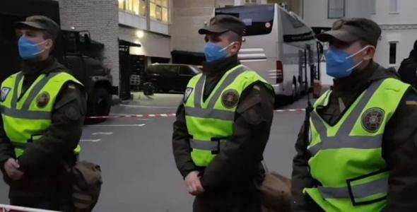 Українських туристів на обсервації охороняє Нацгвардія (відео) 