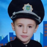 Шукають вже дві доби: на Київщині зникла жінка з маленькою дитиною (фото)