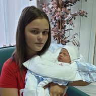 На Київщині зникла 16-річна мати з немовлям (фото)